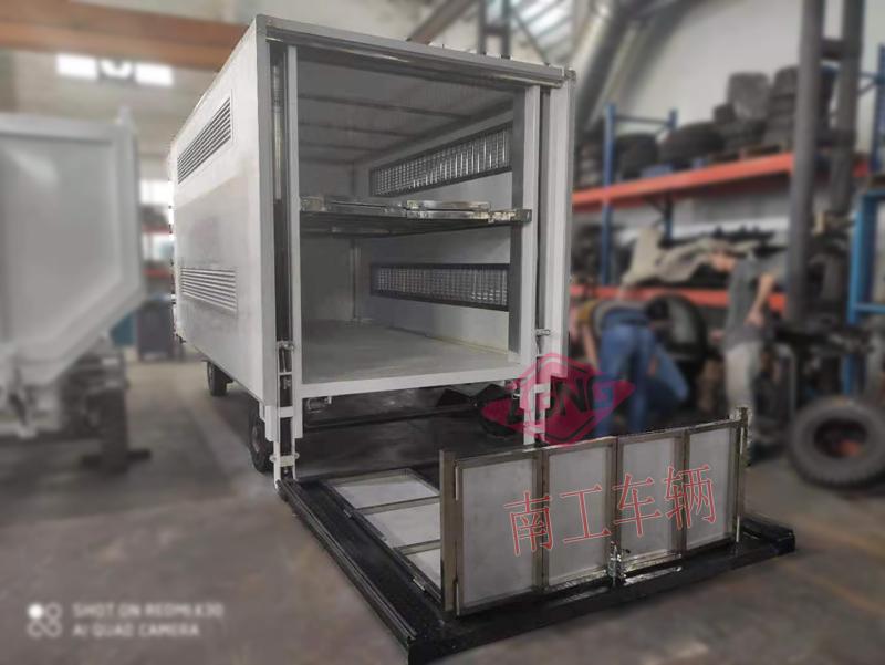 5吨厢式(中国)科技公司带垂直升降尾板工具拖车