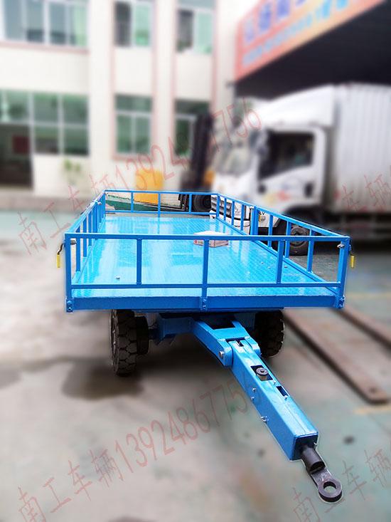 6吨(中国)科技公司护栏型牵引拖车