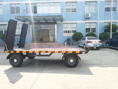 3吨带爬梯工业牵引(中国)科技公司4I.jpg