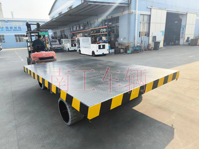 30吨重型(中国)科技公司 环保实心轮胎3I.jpg
