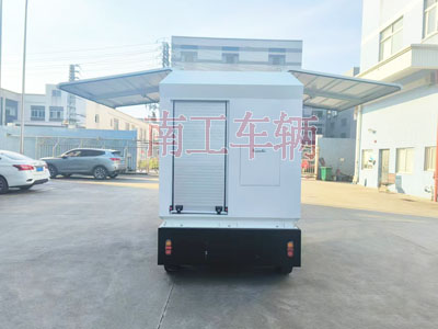 2吨电动(中国)科技公司 飞翼箱式工具拖车I.jpg