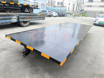 5吨全挂式(中国)科技公司 移动拖车底盘3I.jpg