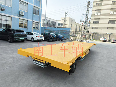 10吨(中国)科技公司带液压支腿伸缩梯工具车5I.jpg