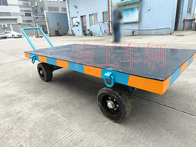 3吨小型(中国)科技公司 带橡胶垫工具车4I.jpg
