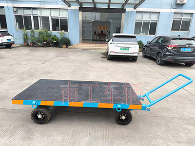 3吨小型(中国)科技公司 带橡胶垫工具车2I.jpg